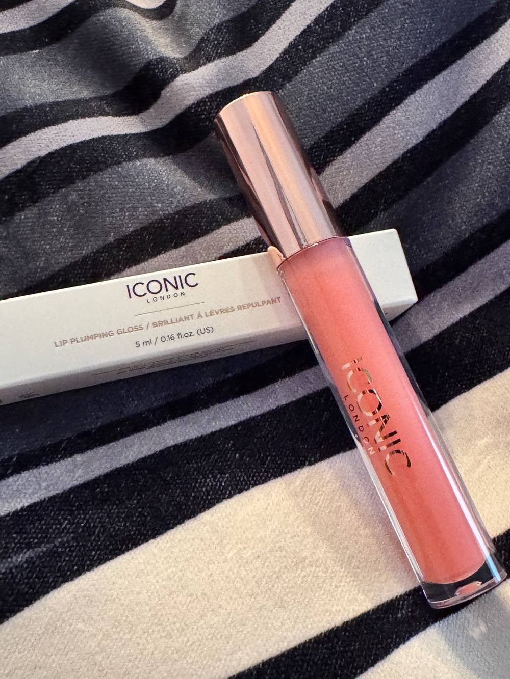 Iconic London Lip Plumping Gloss in ‘Peek-A-Boo’ - Picture 2 of 7